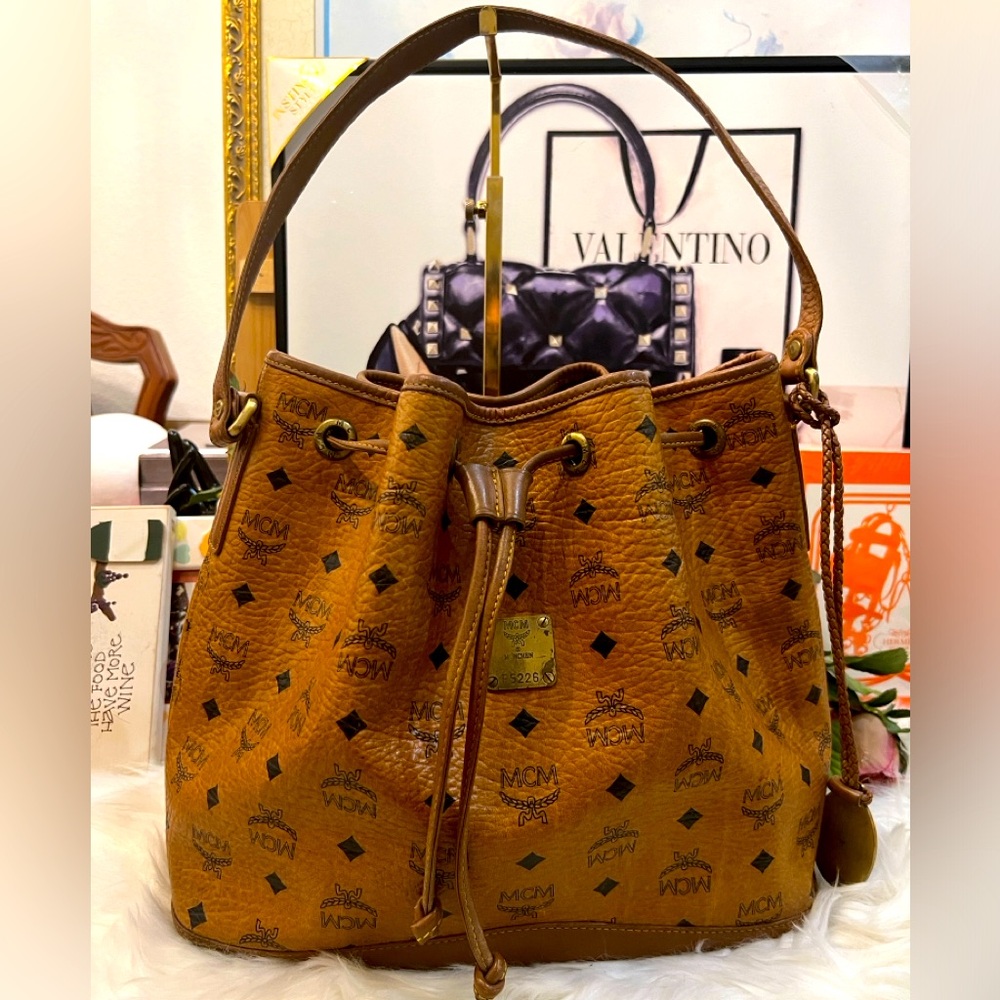 MCM Visetos Bucket Style with Lion Medallion